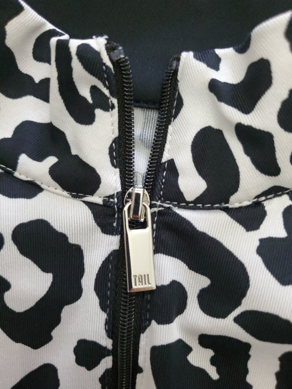Tail Activewear Animal Print Long Sleeve 1/4 Zip Tennis Pickleball Golf Top M - Picture 8 of 13